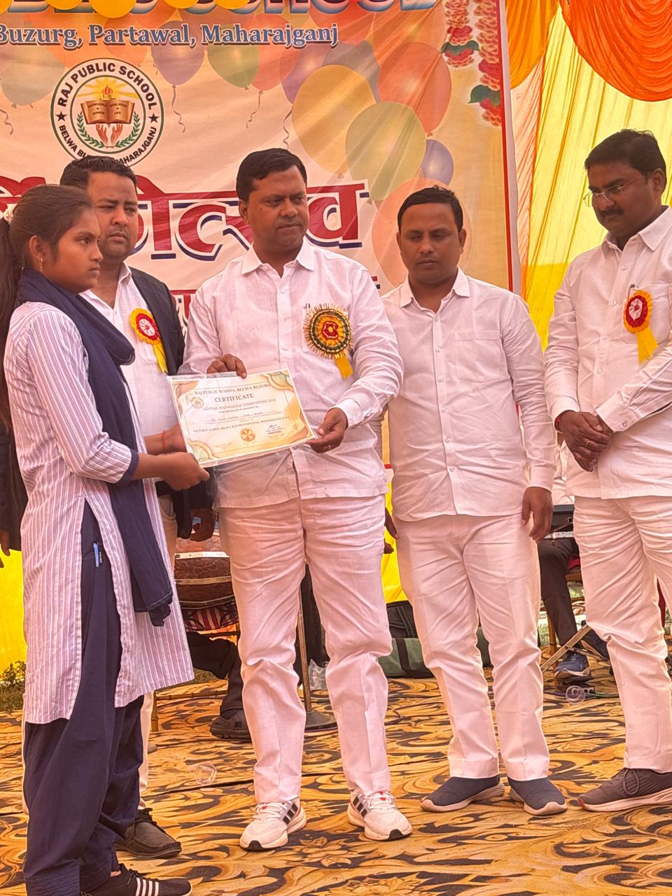 राज पब्लिक स्कूल बेलवा बुजुर्ग में धूमधाम से मनाया गया वार्षिक उत्सव