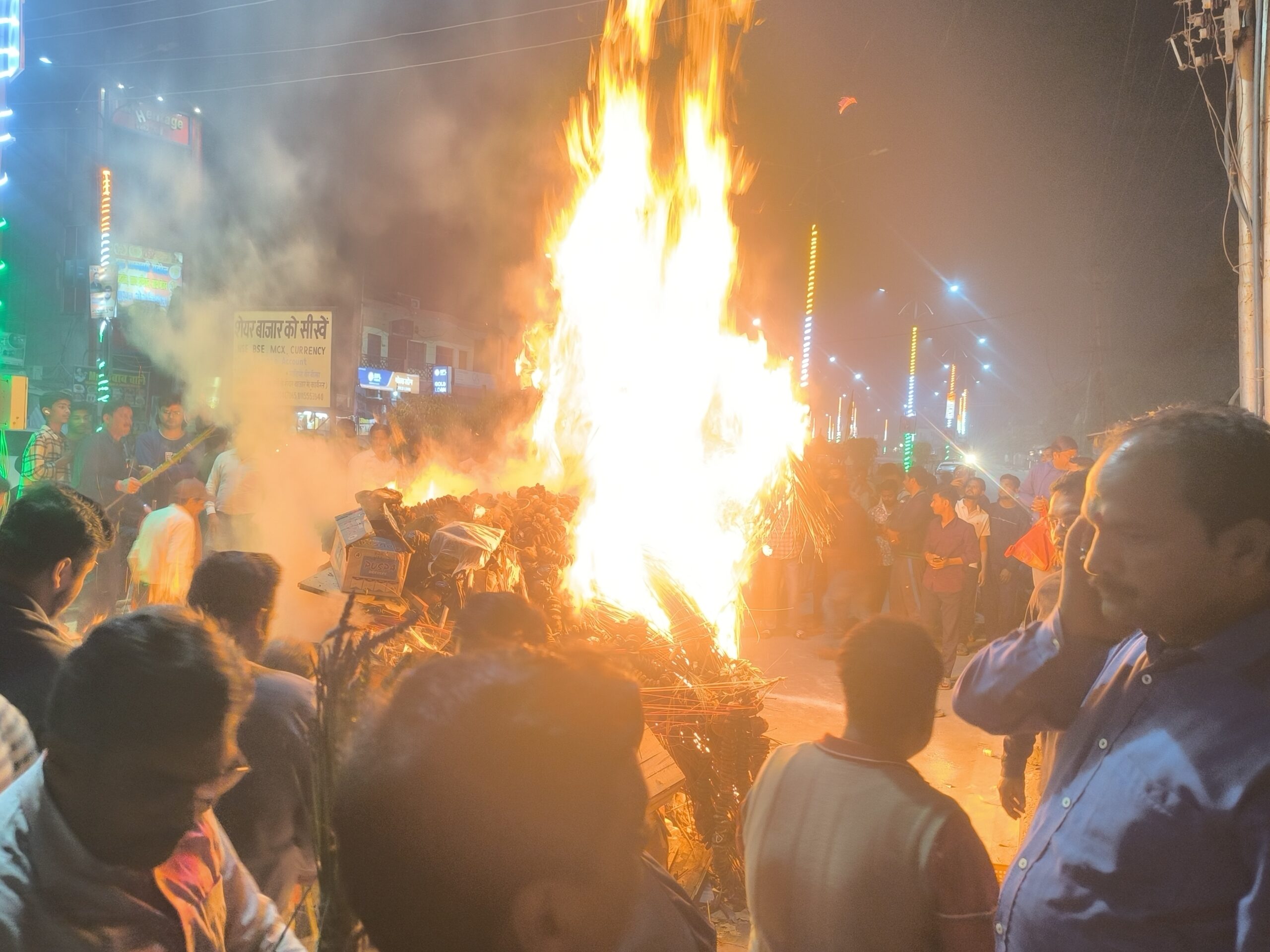 होलिका दहन, उमड़ा जनसैलाब सचित्र