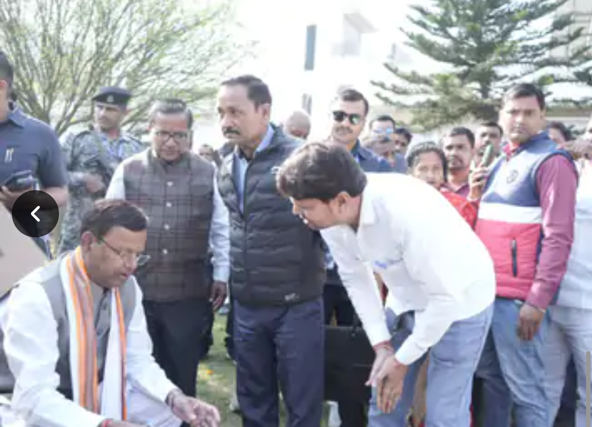 महराजगंज: भारतीय जनता पार्टी के उत्तर प्रदेश के प्रदेश अध्यक्ष केंद्रीय वित्त राज्य मंत्री पंकज चौधरी ने सुनीं जनसमस्याएं, त्वरित निस्तारण के दिए निर्देश