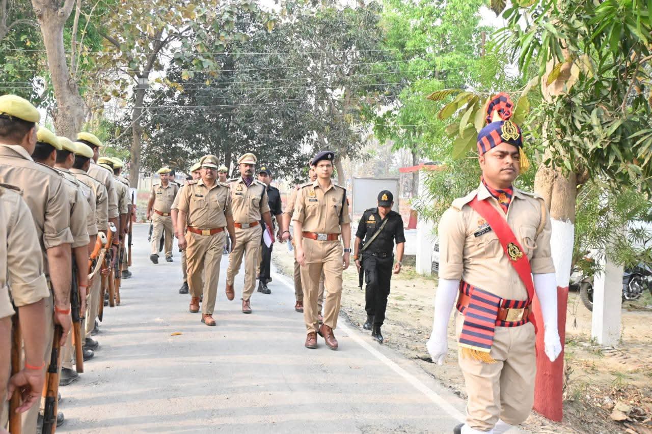 एसपी ने ली शुक्रवार परेड की सलामी