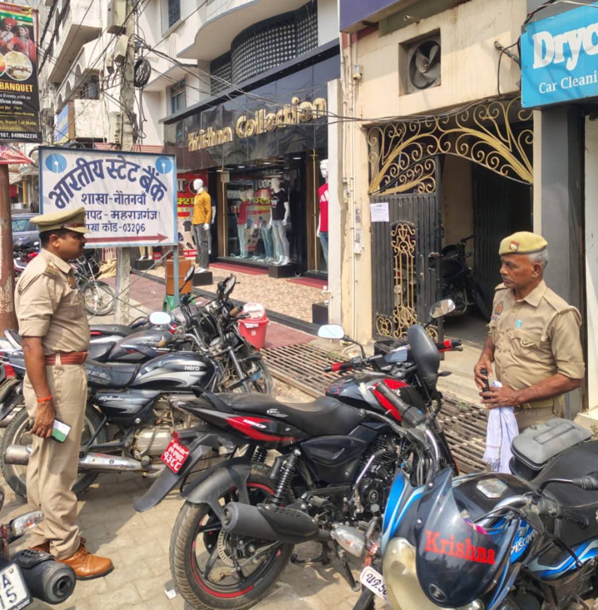 महराजगंज पुलिस का बैंक चेकिंग अभियान, सुरक्षा व्यवस्था का लिया जायजा