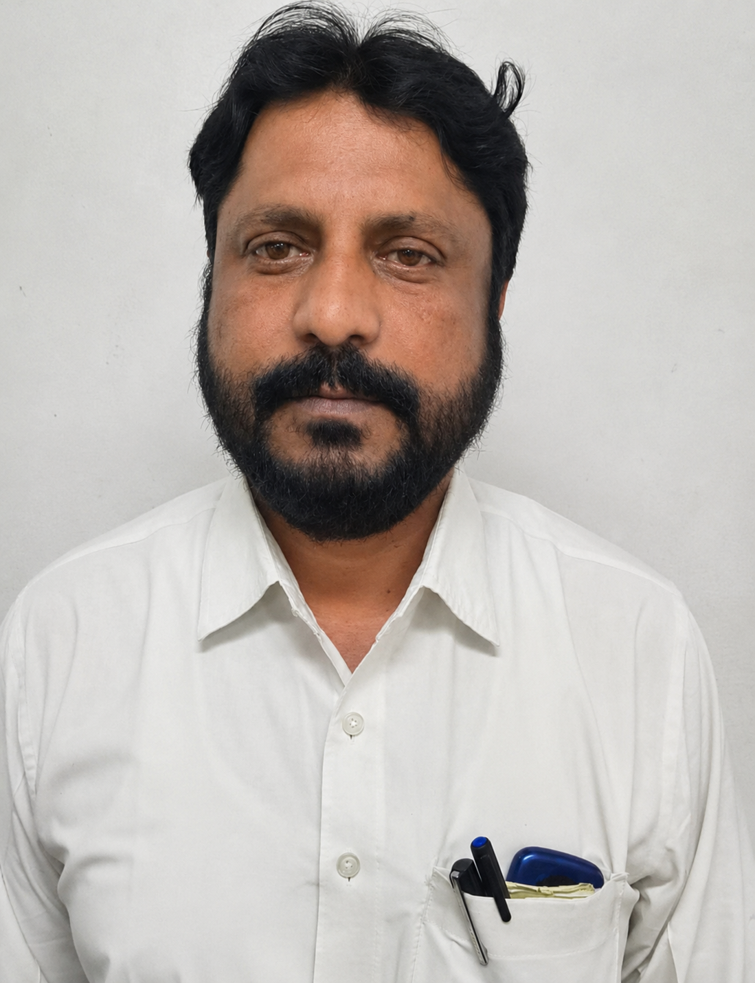 महराजगंज में दर्दनाक सड़क हादसा: बस की टक्कर से ग्राम न्यायालय के पेशकार की मौतड्यूटी पर जाते समय हुआ हादसा, परिवार में मचा कोहराम
