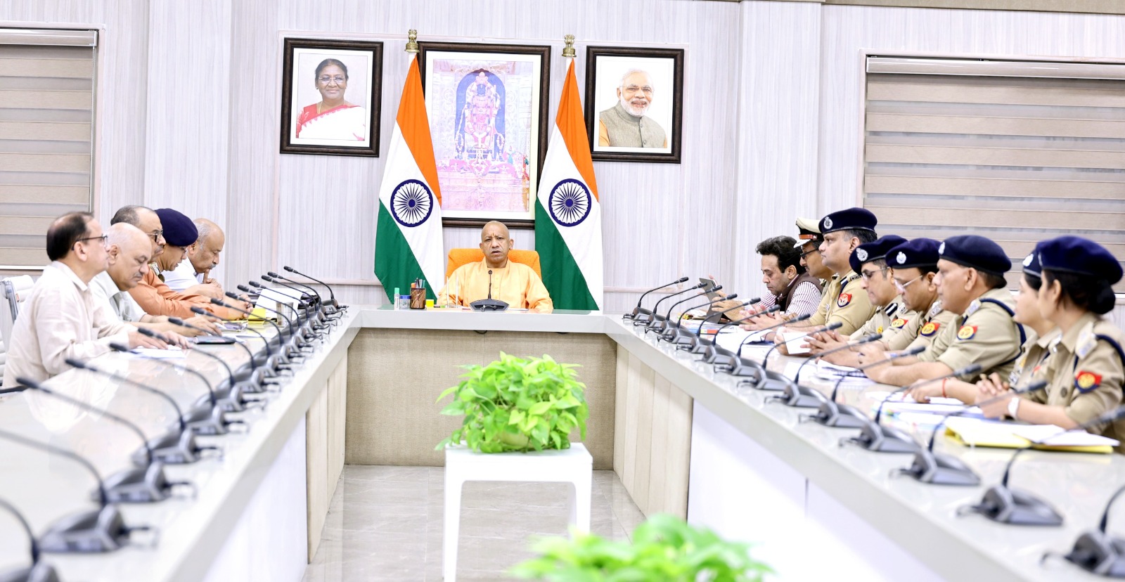 मुख्यमंत्री योगी आदित्यनाथ ने पुलिस भर्ती एवं प्रोन्नति बोर्ड की समीक्षा बैठक में दिए निर्देश। 