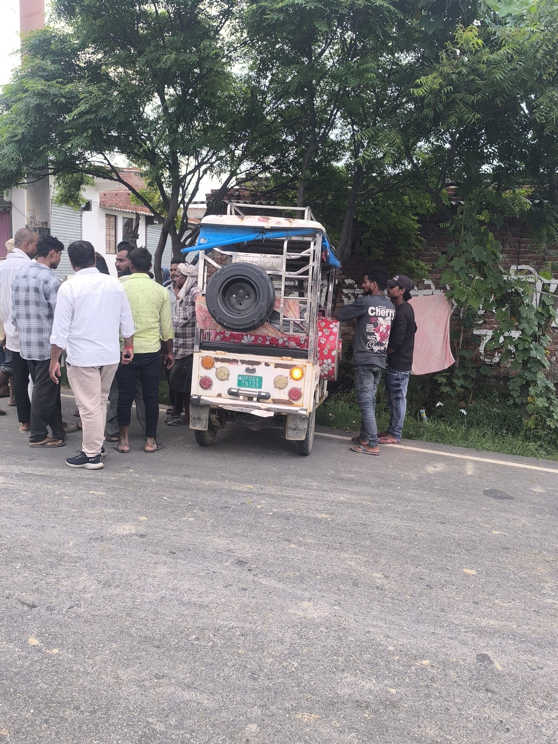  सड़क हादसे में बाइक सवार गंभीर रूप से घायल,ऑटो चालक फरार